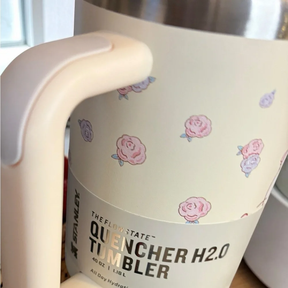 Stanley Hello Kitty Cream & Pink Floral Travel Tumbler - Picture 4 of 5